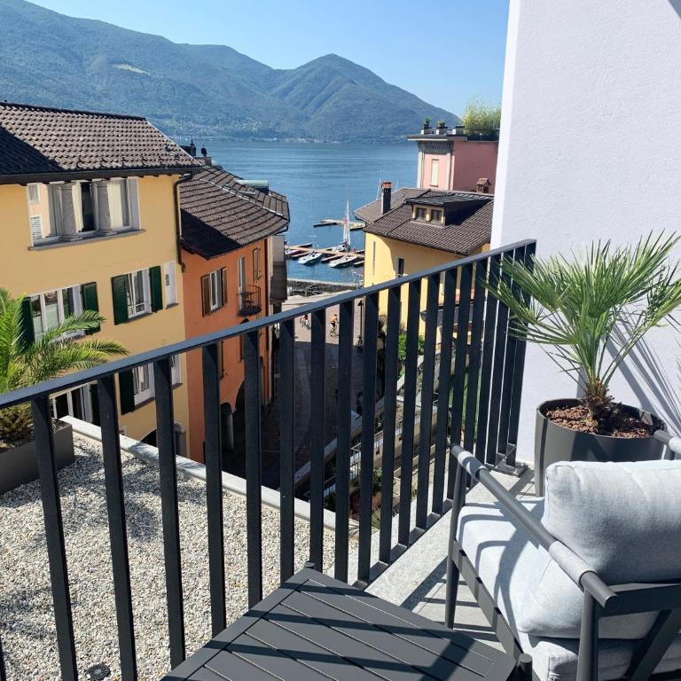 Living Ascona Boutique Hotel - Camera Matrimoniale Superior con Terrazza e Vista Parziale sul Lago - 1