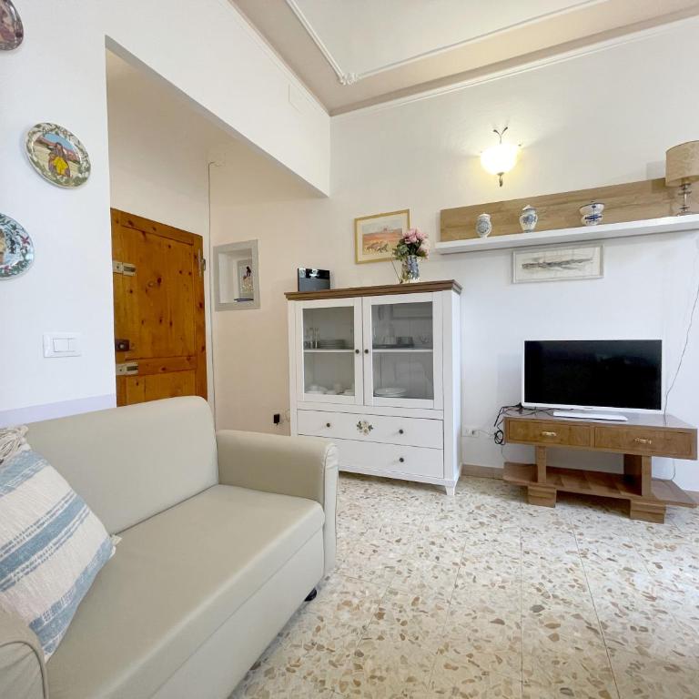 La Loggia near Piazza del Campo - Two-Bedroom Apartment - 25