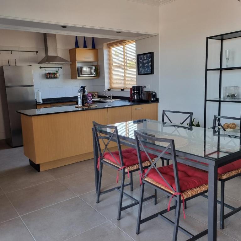 Extremely Private Villa, Heated Pool & Jacuzzi, Pool Wet Bar, Great Views. - Three-Bedroom Villa - 11