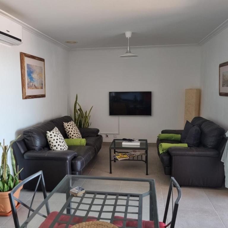 Extremely Private Villa, Heated Pool & Jacuzzi, Pool Wet Bar, Great Views. - Three-Bedroom Villa - 12