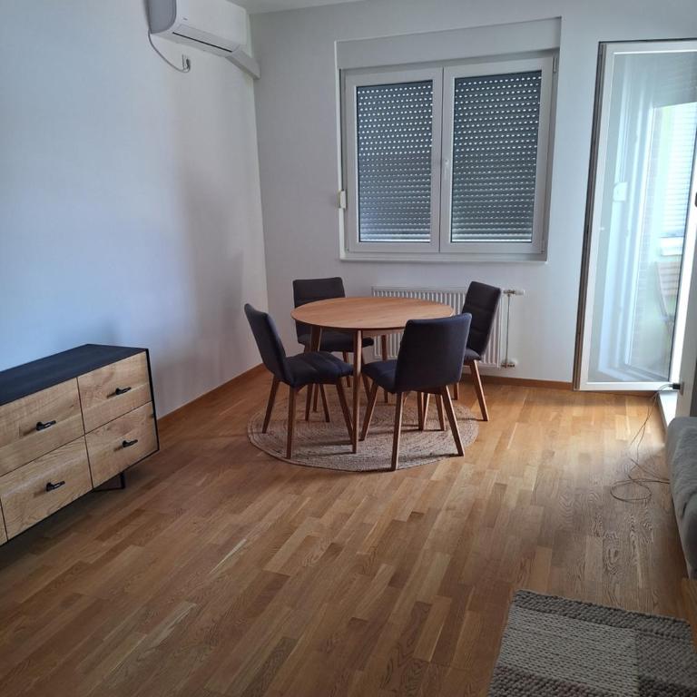 Izdajem dvosoban stan 61m2 za Exit Festival,Novi Sad od 10-14Jula 2025 - Apartman sa 1 Spavaćom Sobom - 4