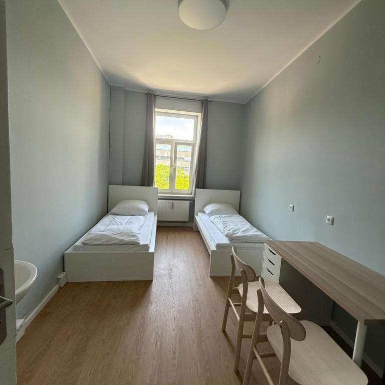 1, 2, sleep Boardinghouse München Hauptbahnhof - Zweibettzimmer mit Gemeinschaftsbad - 1
