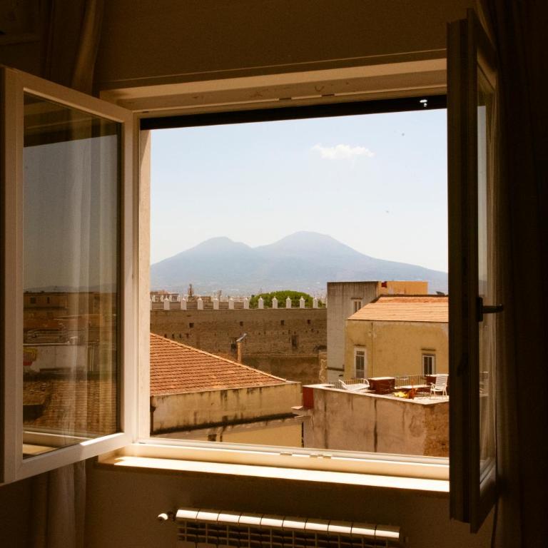 B&B Monteleone ,12 - Double Room with Private External Bathroom with Vesuvio View - 2