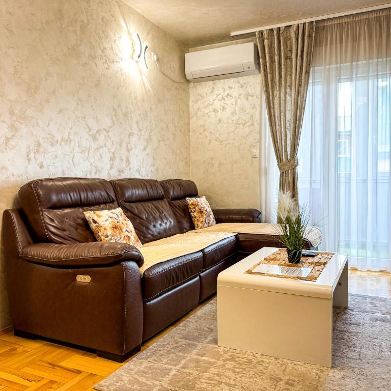 Lux Deluxe Apartment - One-Bedroom Apartment - 2