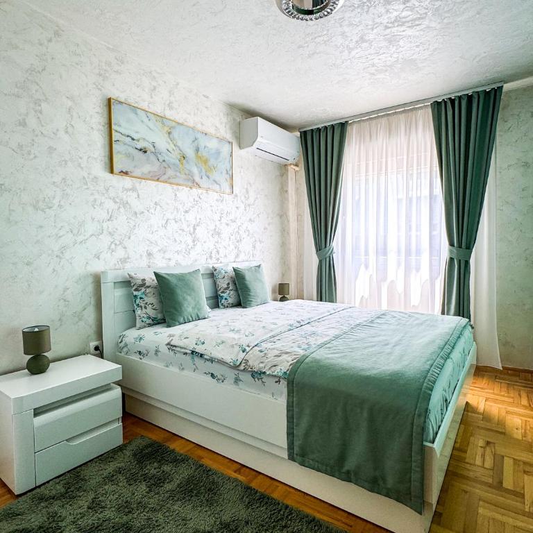 Lux Deluxe Apartment - One-Bedroom Apartment - 4
