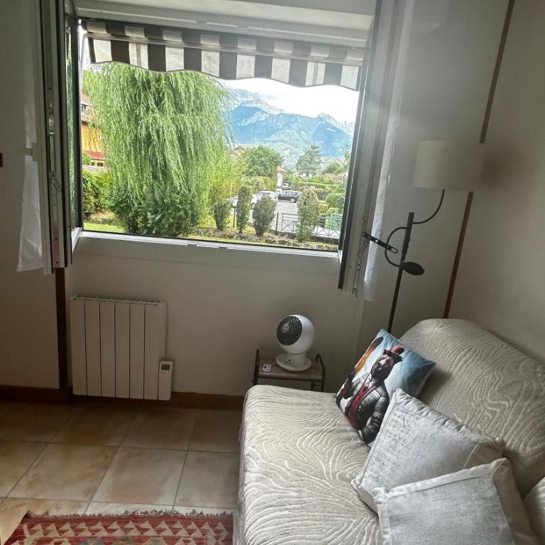 Vue montagnes, à 5 mn du lac et de la piste cyclable,lit King size, Park gratuit - Appartement 1 Chambre - 4
