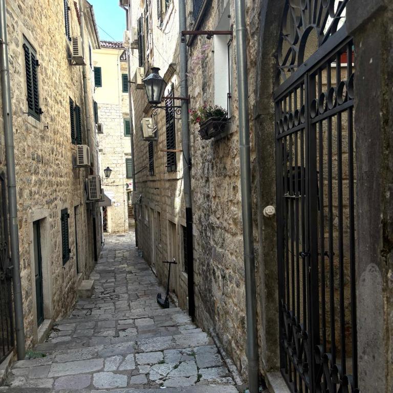 Apartman HOME Kotor - Two-Bedroom Apartment - 2