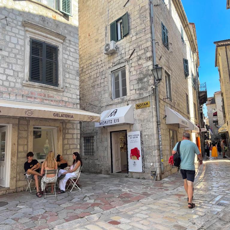 Apartman HOME Kotor - Two-Bedroom Apartment - 4