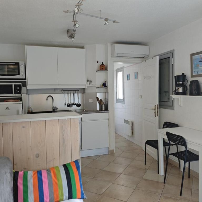 Studio en bord de mer avec WiFi et Parking privé - FR-1-803-50 - Estudio - 11