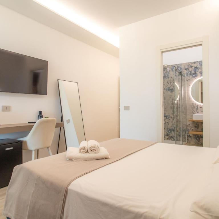 Porto Vecchio Rooms - Camera Matrimoniale con Balcone e Vista Mare - 2