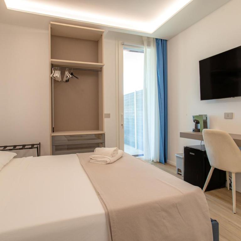 Porto Vecchio Rooms - Camera Matrimoniale con Balcone e Vista Mare - 4
