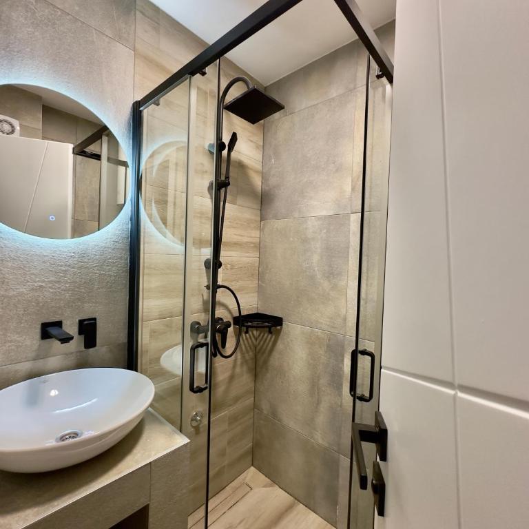 Lux Apartments NK - Old Town - Studio Apartment with King Bed - 7