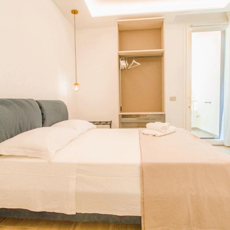 Porto Vecchio Rooms - Camera Matrimoniale con Balcone e Vista Mare - 10