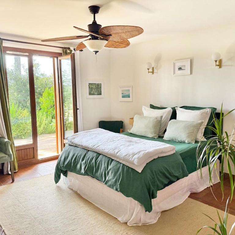Villa Hau'Oli, 4 chambres, spacieuse, piscine privée, grand jardin fleuri vue golf et 8min à pied de la plage - Villa - 33