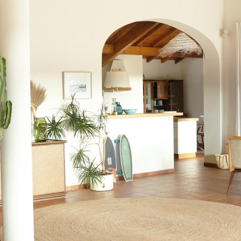 Villa Hau'Oli, 4 chambres, spacieuse, piscine privée, grand jardin fleuri vue golf et 8min à pied de la plage - Villa - 21