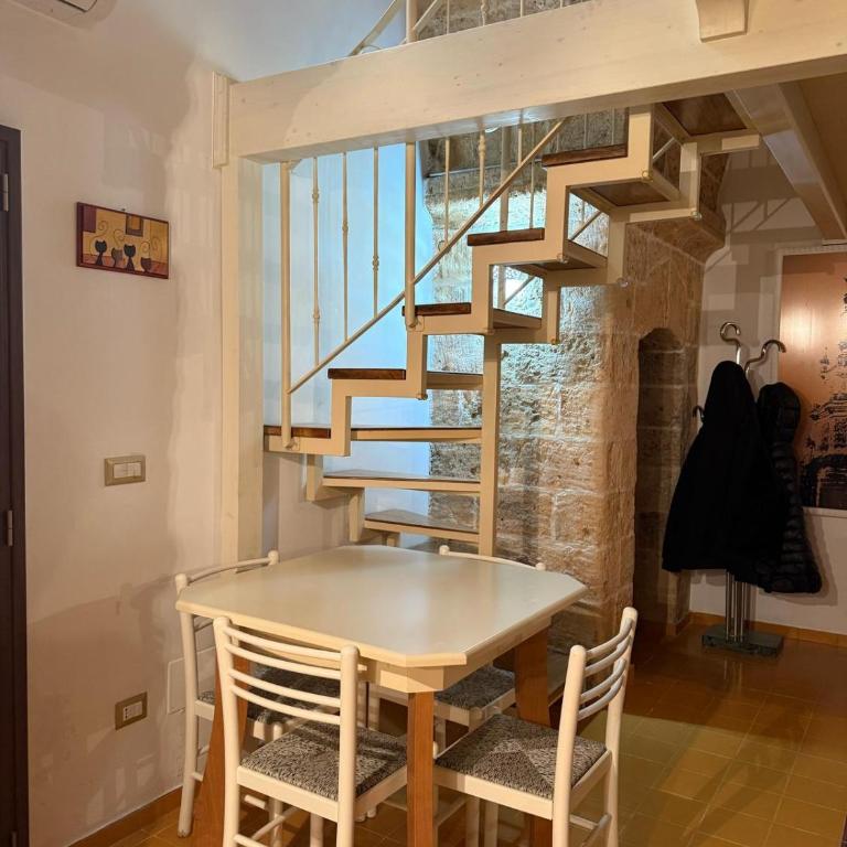 Via Giacomo Matteotti 8, 10-12 Guest House - Appartamento con 1 Camera da Letto - 2