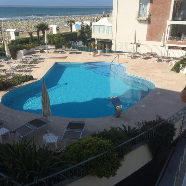 Hotel Tritone - Camera Matrimoniale con Vista Mare Parziale - 1
