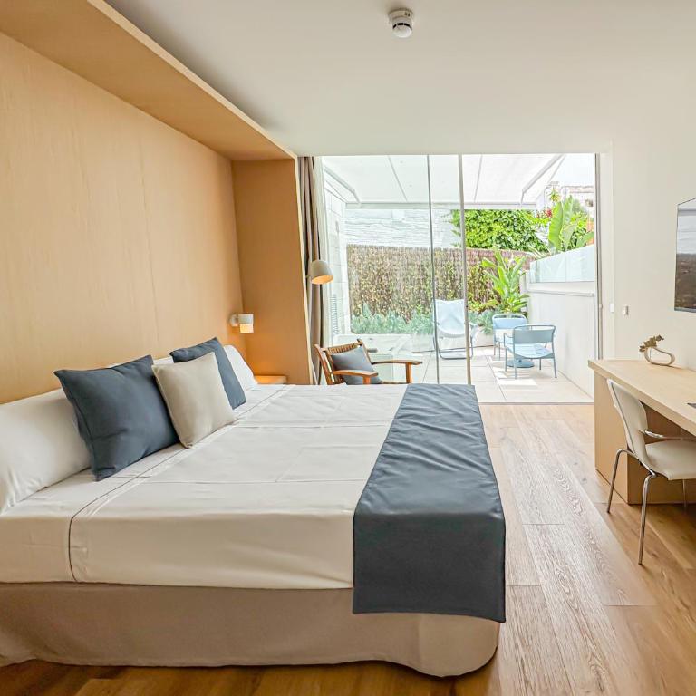 Alenti Sitges Hotel - Habitación Deluxe con patio y bañera de hidromasaje - 7