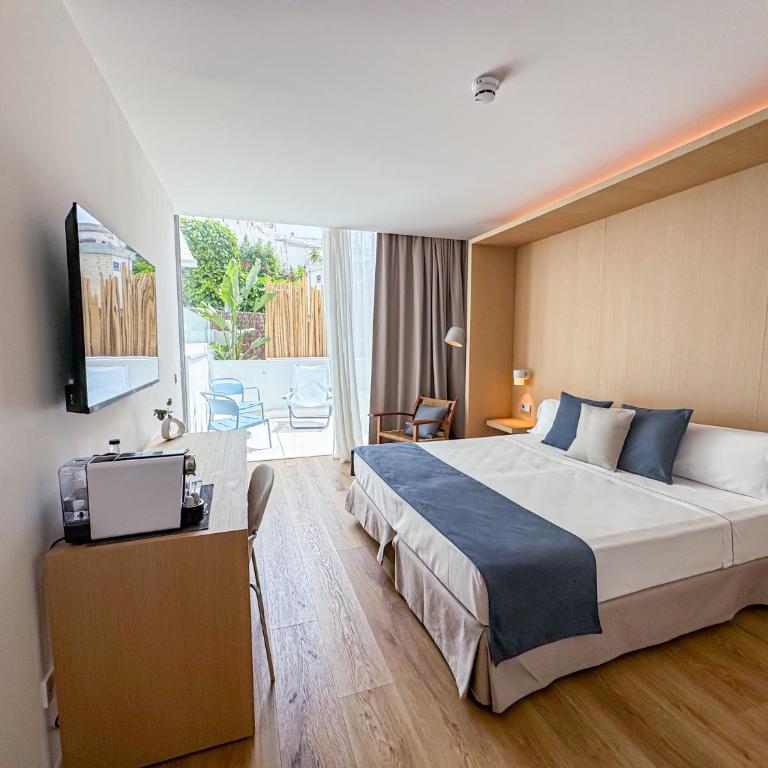 Alenti Sitges Hotel - Habitación Deluxe con patio y bañera de hidromasaje - 2