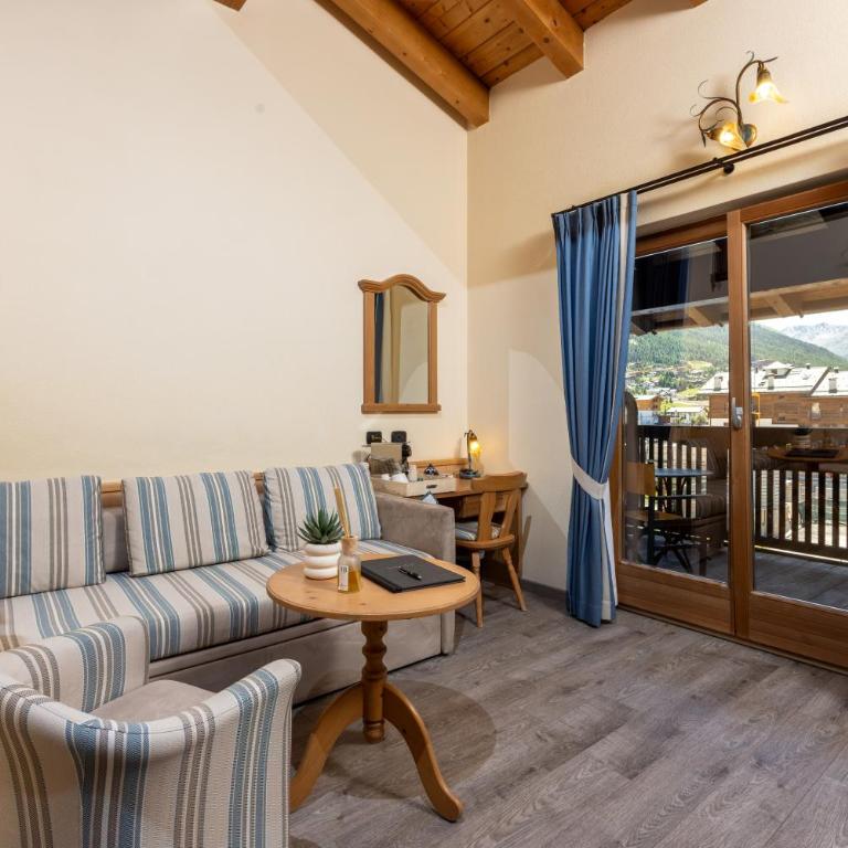 Hotel Flora - Junior Suite con Balcone - 7