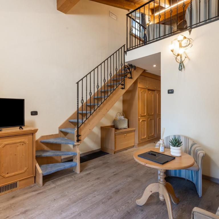 Hotel Flora - Junior Suite con Balcone - 5
