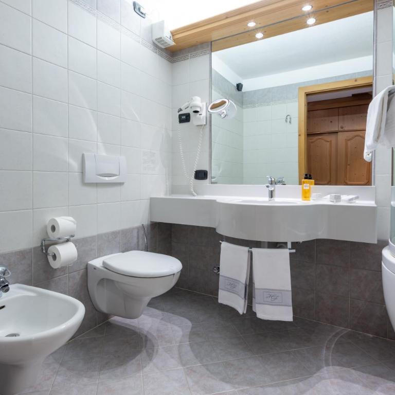 Hotel Flora - Junior Suite con Balcone - 6