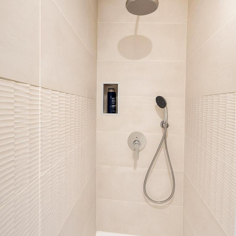 Climatisé - Au calme en plein coeur du centre - One-Bedroom Apartment - 6