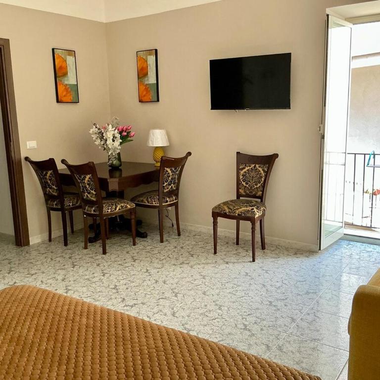 A due passi dal Duomo - Two-Bedroom Apartment - 10