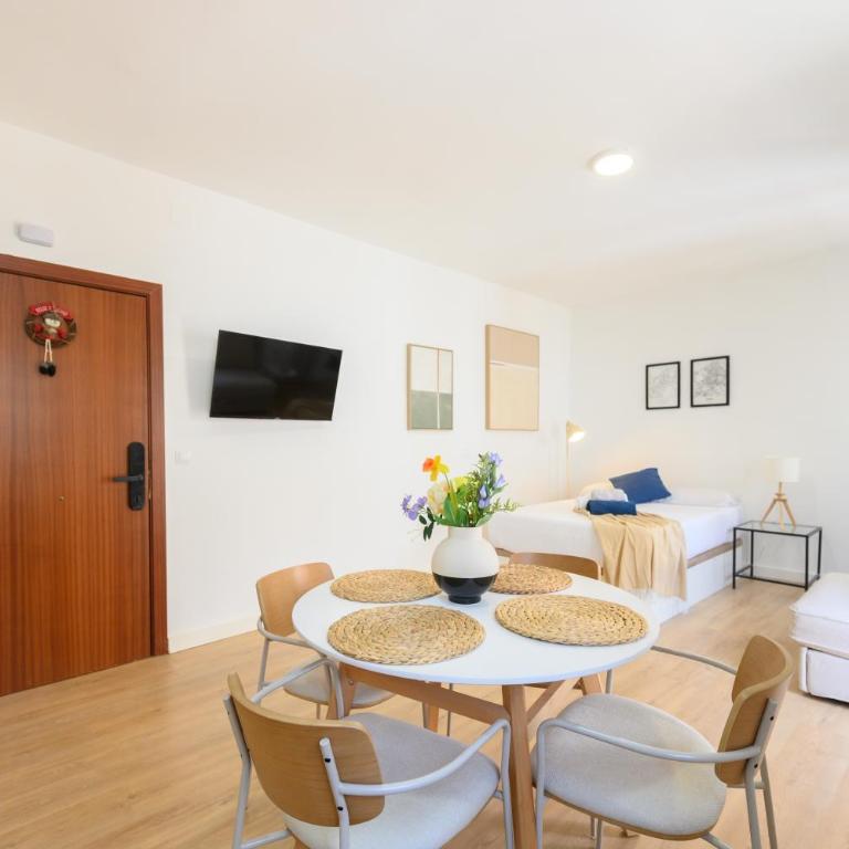 For you Rentals Encantador y único estudio TEMPORAL en Tetuan Madrid MLU412 - One-Bedroom Apartment - 1