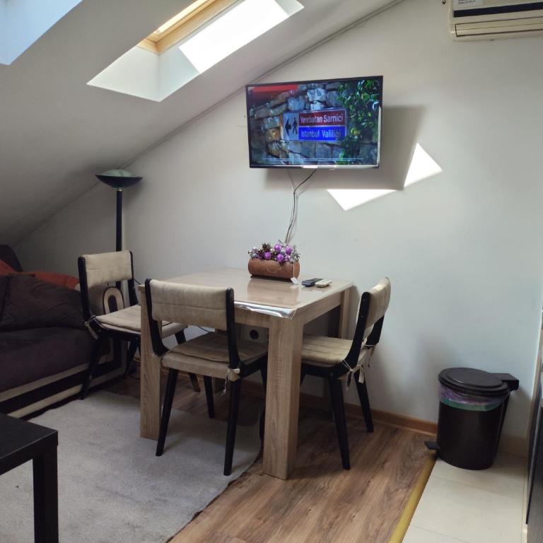 DeFakto - One-Bedroom Loft Apartment with Balcony - 6