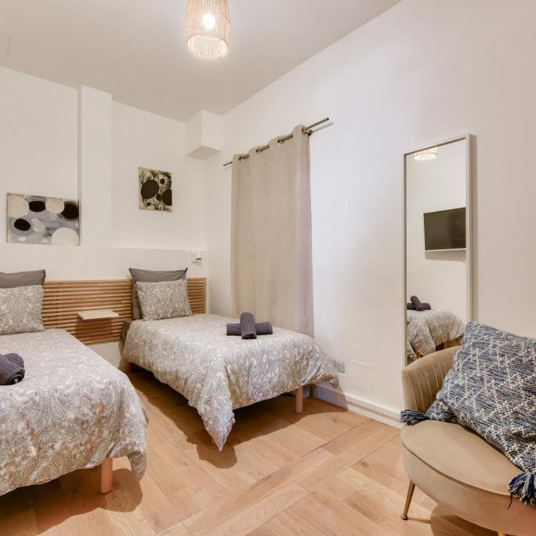 Paris Art 2 - Two-Bedroom Standard Apartment - 2
