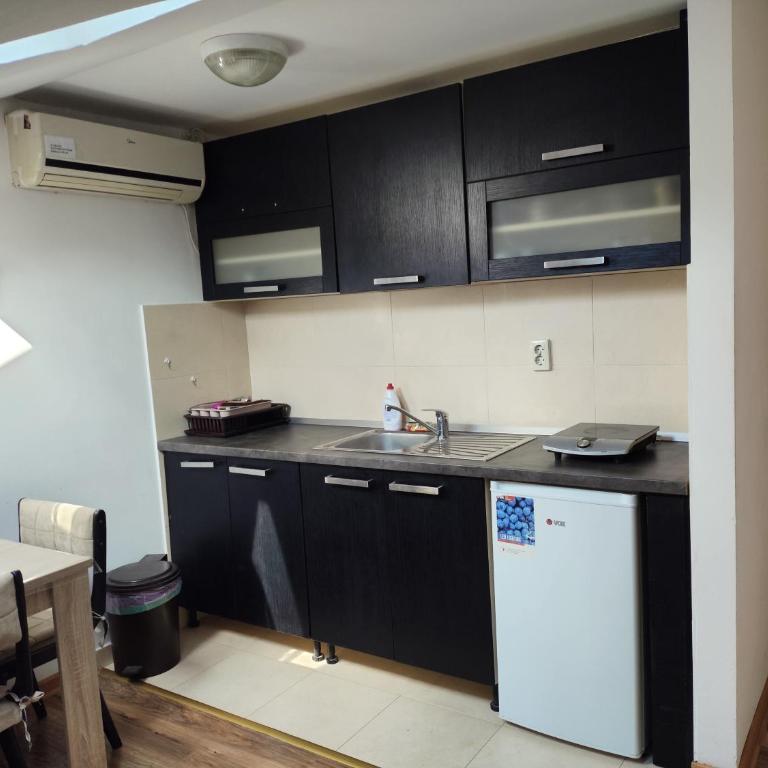 DeFakto - One-Bedroom Loft Apartment with Balcony - 1