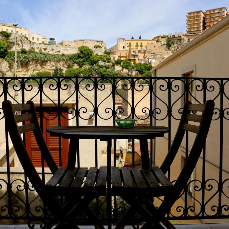 Casa Catalé - Camera Matrimoniale con Balcone - 22