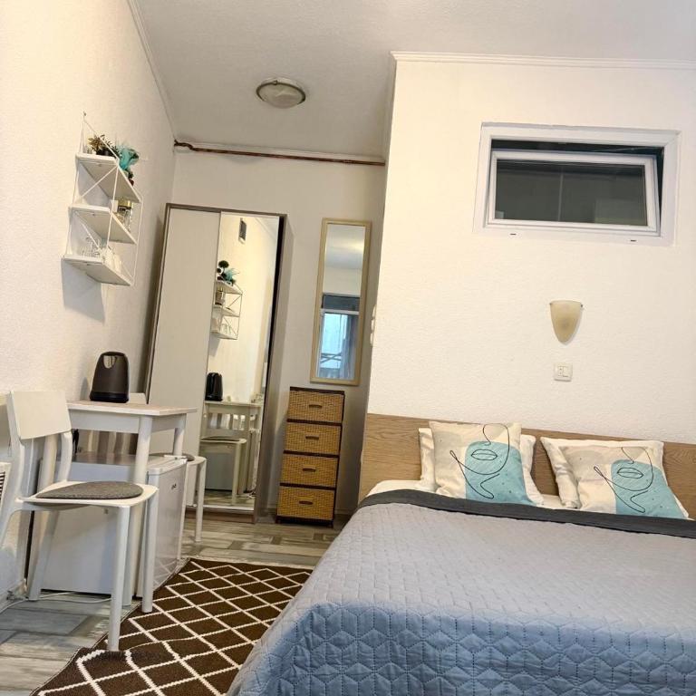 Studio Apartments Siesta - Small Double Room - 4