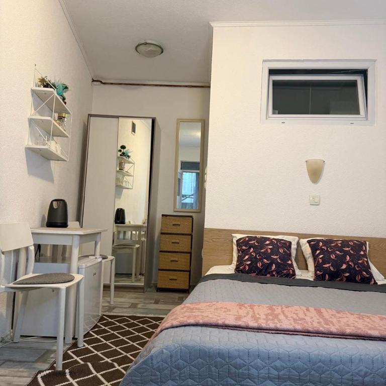 Studio Apartments Siesta - Small Double Room - 3