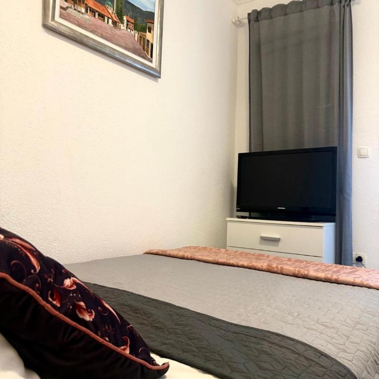 Studio Apartments Siesta - Small Double Room - 2