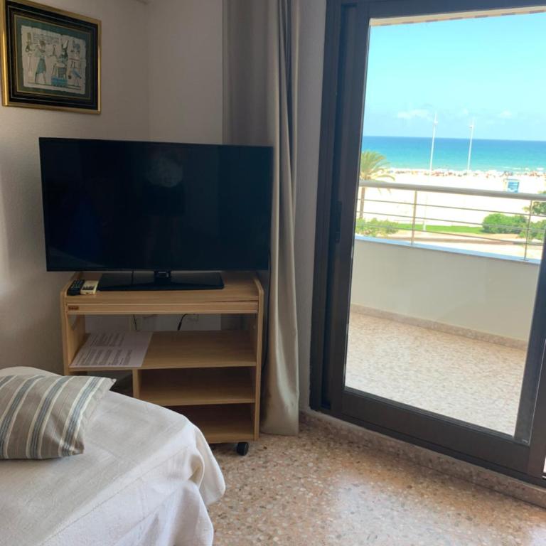PRIMERA LINEA DE PLAYA con garaje - Apartamento de 2 dormitorios con balcón y vistas al mar - 41