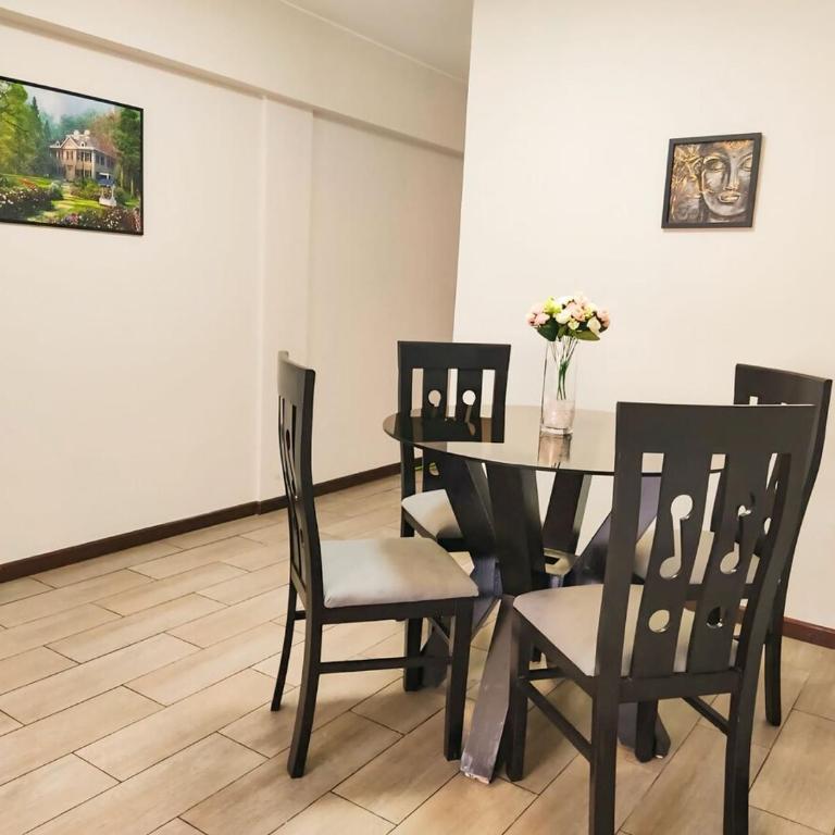 Departamento amplio y céntrico-Terrazas - Three-Bedroom Apartment - 15
