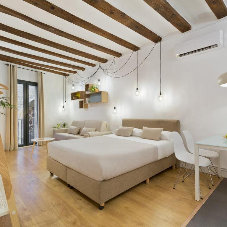 Ola Living Born - Standard Studio - 2