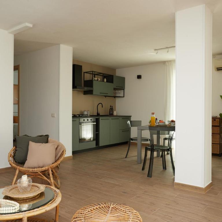 Villa Marina few mt from sand beach - Deluxe Double or Twin Room with Garden View - 11