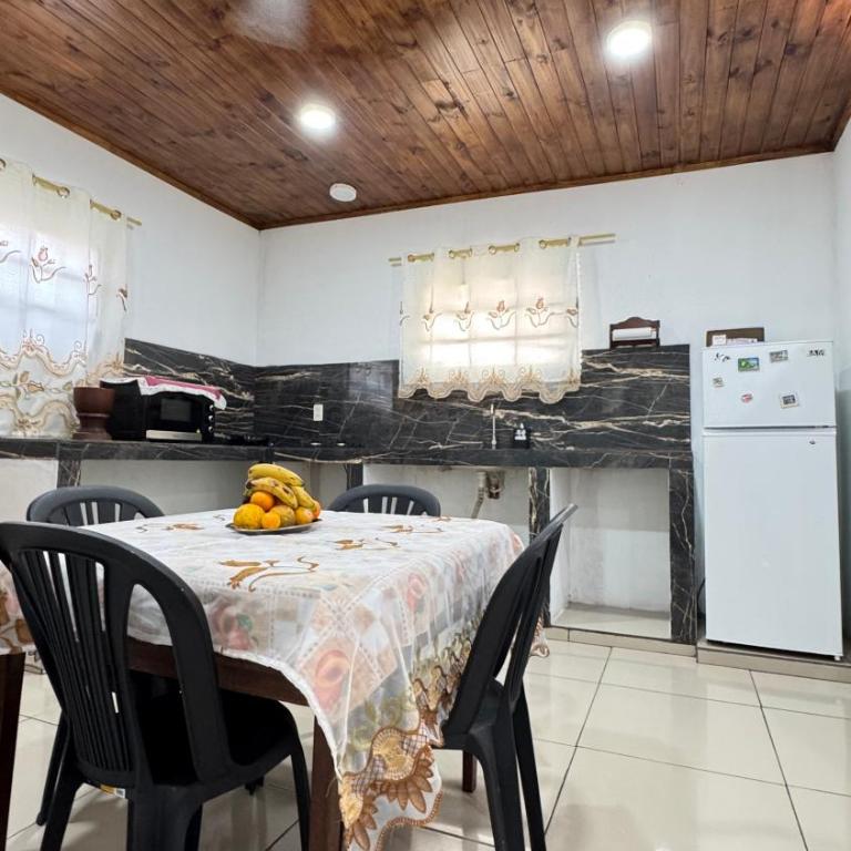 Casa Amplia - Three-Bedroom House - 10
