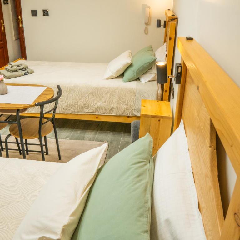 Teatar Rooms Subotica 3 - Twin Room with Private Bathroom - 6