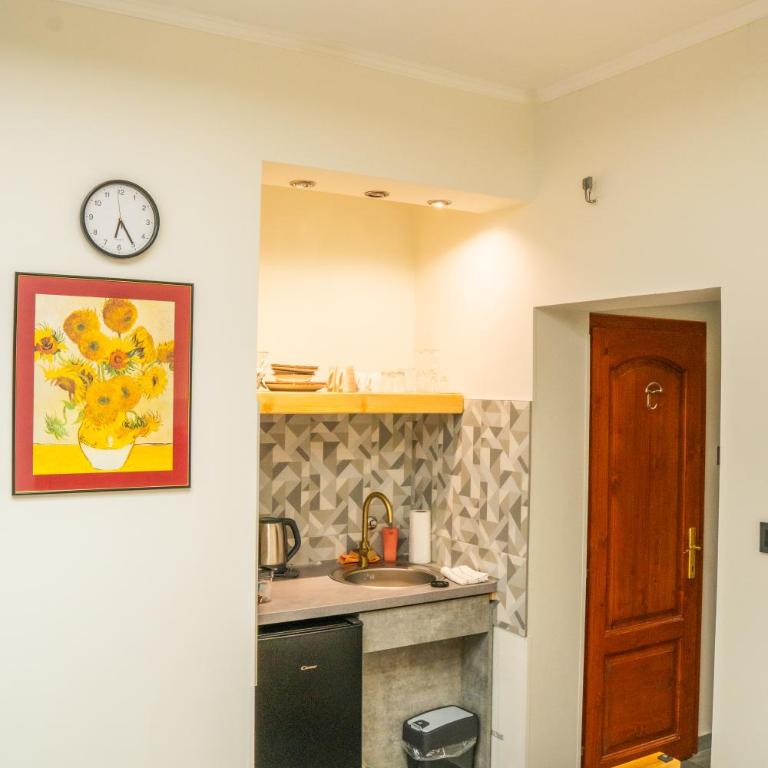 Teatar Rooms Subotica 3 - Twin Room with Private Bathroom - 11