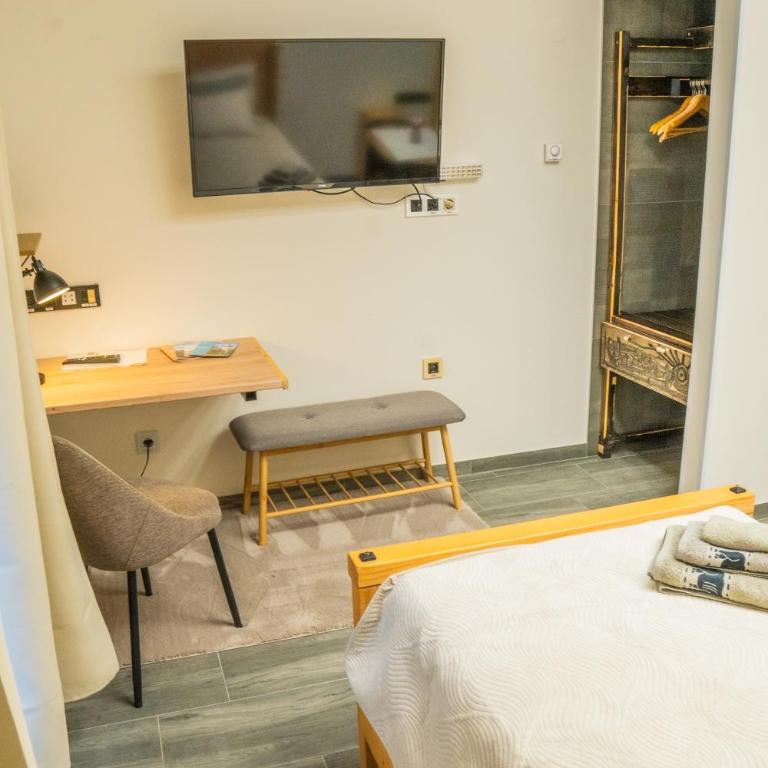 Teatar Rooms Subotica 3 - Twin Room with Private Bathroom - 17