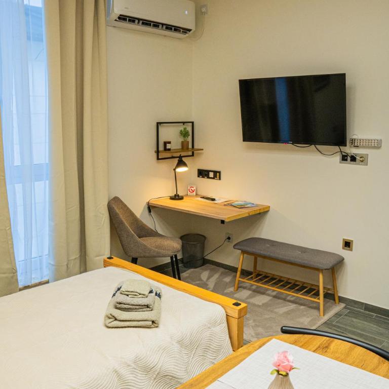 Teatar Rooms Subotica 3 - Twin Room with Private Bathroom - 10