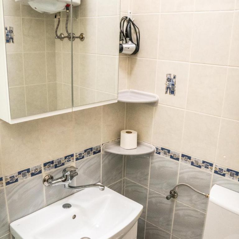 Teatar Rooms Subotica 3 - Twin Room with Private Bathroom - 14