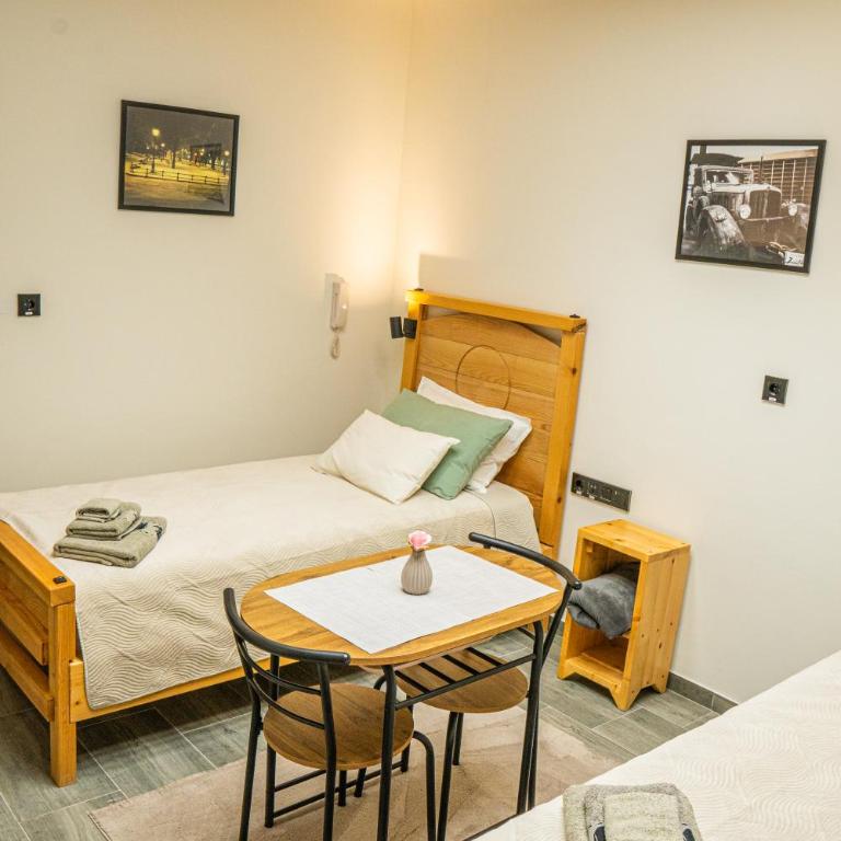 Teatar Rooms Subotica 3 - Twin Room with Private Bathroom - 18
