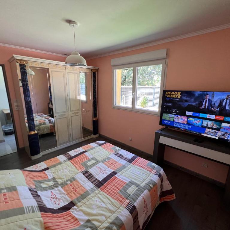 Villa 4 chambres récente avec piscine et Jardin - Villa - 32