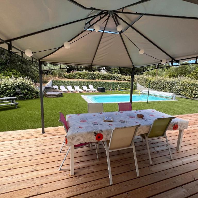 Villa 4 chambres récente avec piscine et Jardin - Villa - 4