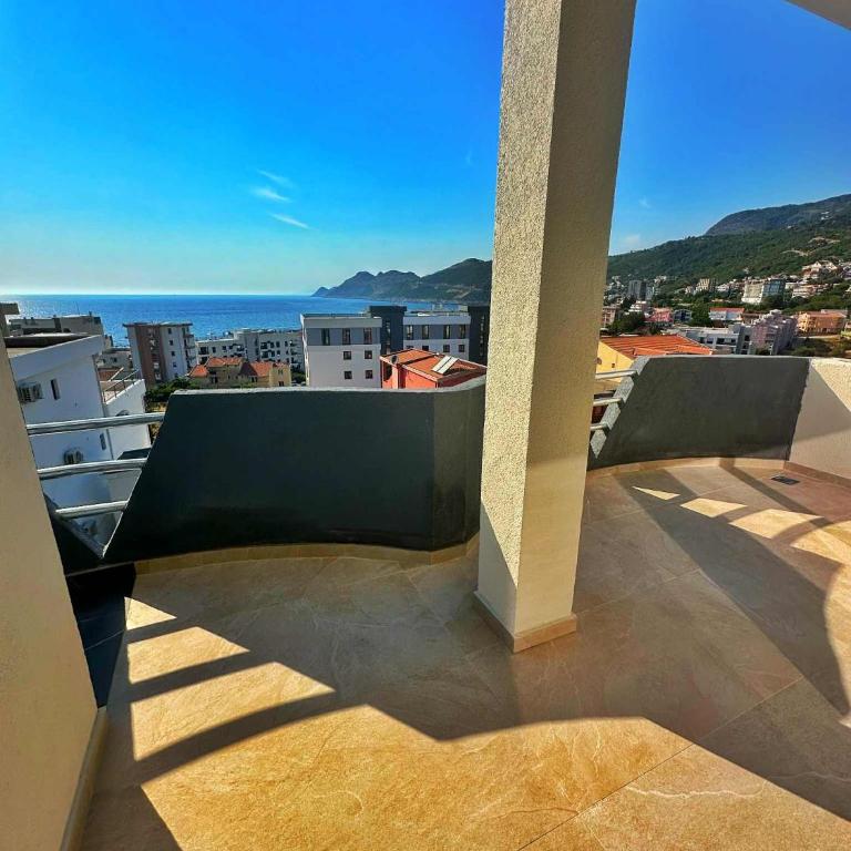 Lux 12 APARTMAN - One-Bedroom Apartment - 1